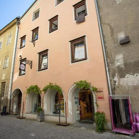 Traditional Old Town Apartment Hall in Tirol Esterno foto