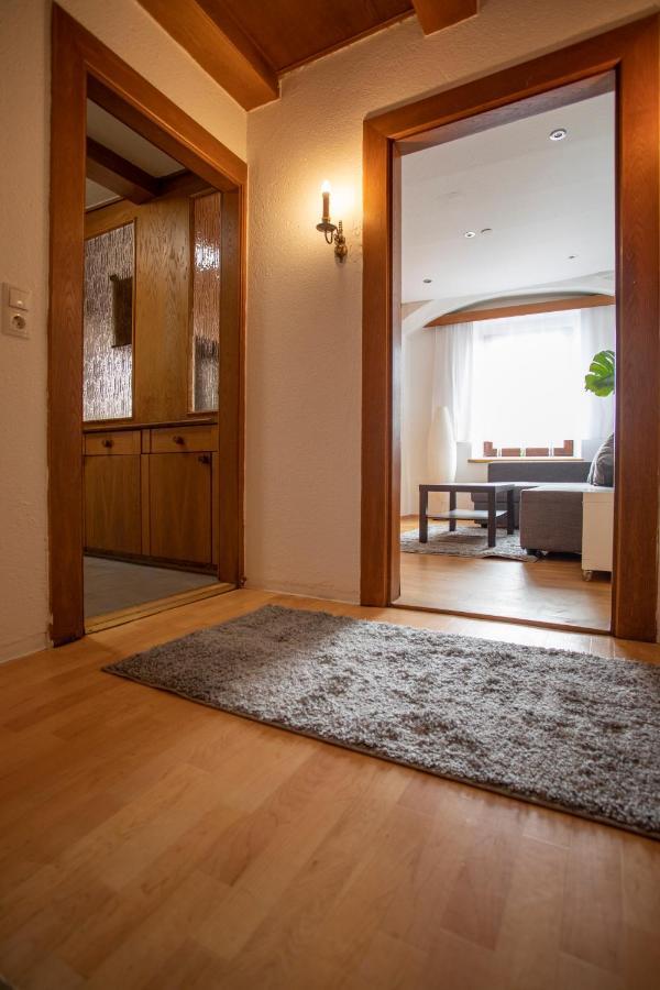 Traditional Old Town Apartment Hall in Tirol Esterno foto