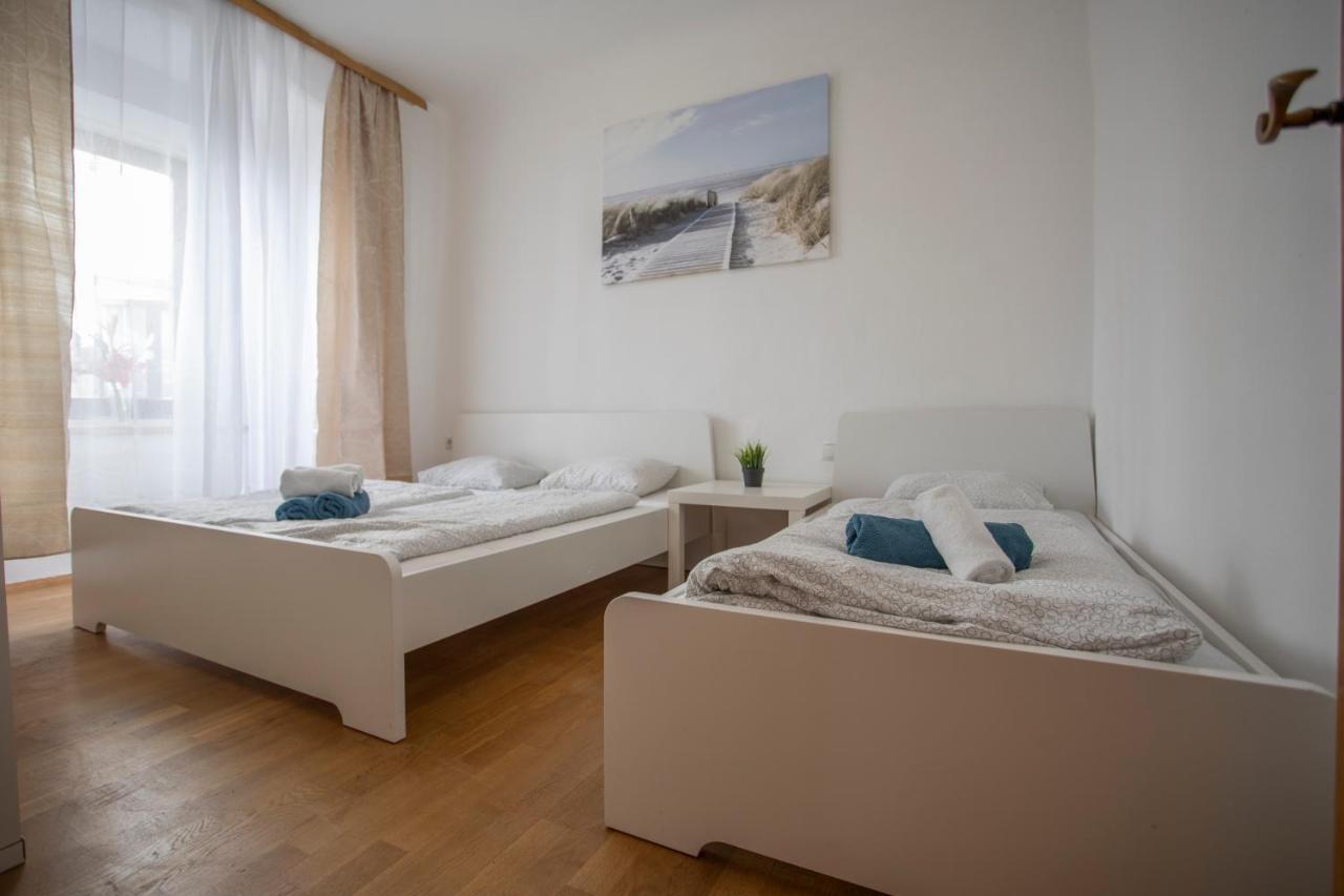 Traditional Old Town Apartment Hall in Tirol Esterno foto