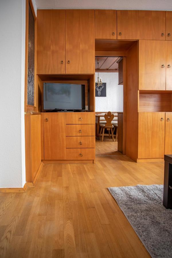 Traditional Old Town Apartment Hall in Tirol Esterno foto