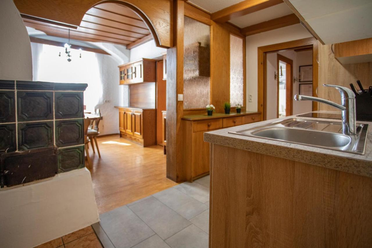 Traditional Old Town Apartment Hall in Tirol Esterno foto